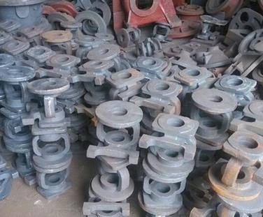 Analisis panyebab crack saka casting wesi abu-abu.